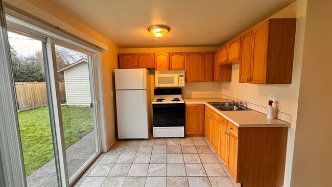 Building Photo - 3 Bedroom Rambler with Mother-In-Law Suite