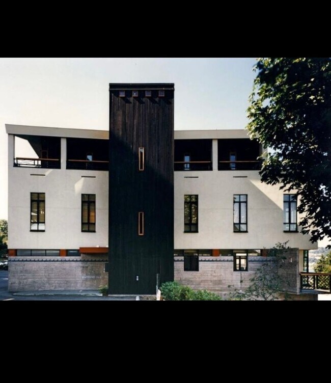 Building Photo - 3221271
