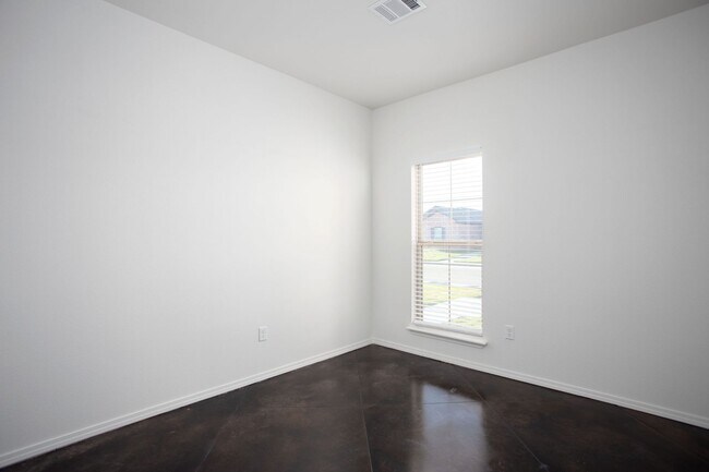 Building Photo - 5614 Gonzaga Ln