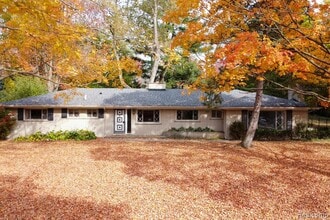 Building Photo - 851 Helston Rd