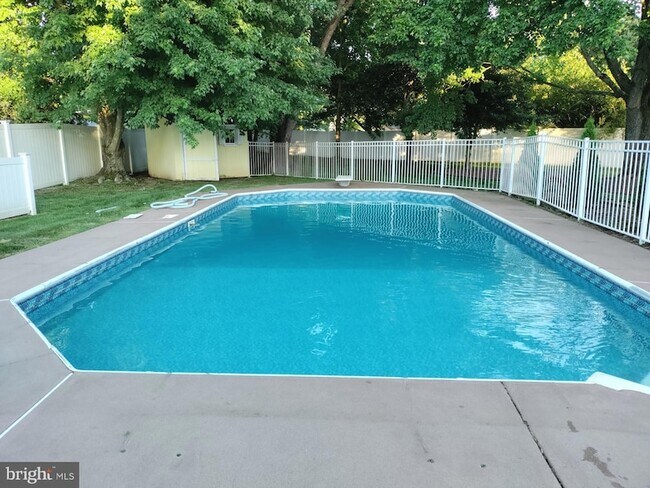 Building Photo - 27 Cartwright Dr