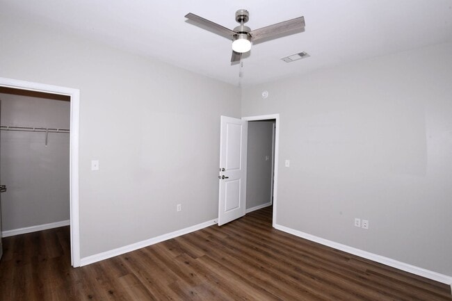 Building Photo - 4 Bed, 4.5 Bath in Rowandale