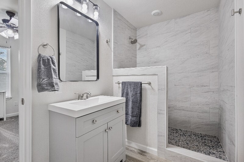 Building Photo - 1009 N Barrett Ave