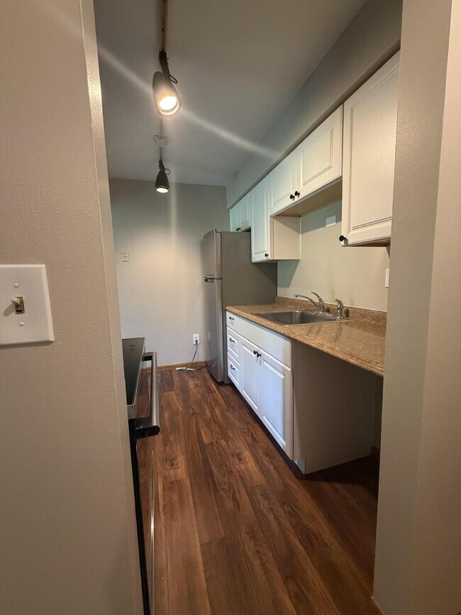 Building Photo - Beautiful 1-bed, 1-bath condo in Roseville