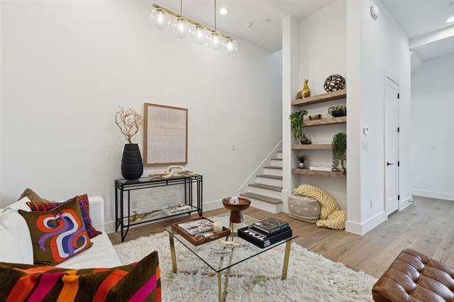 Building Photo - 4208 Live Oak St