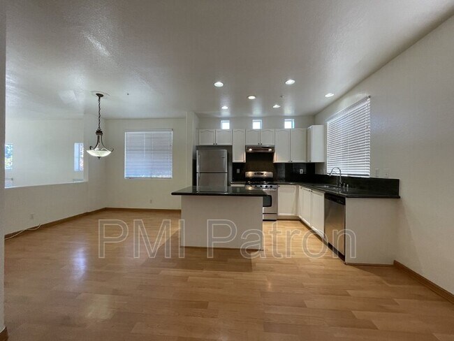 Building Photo - 4548 Montecito Dr
