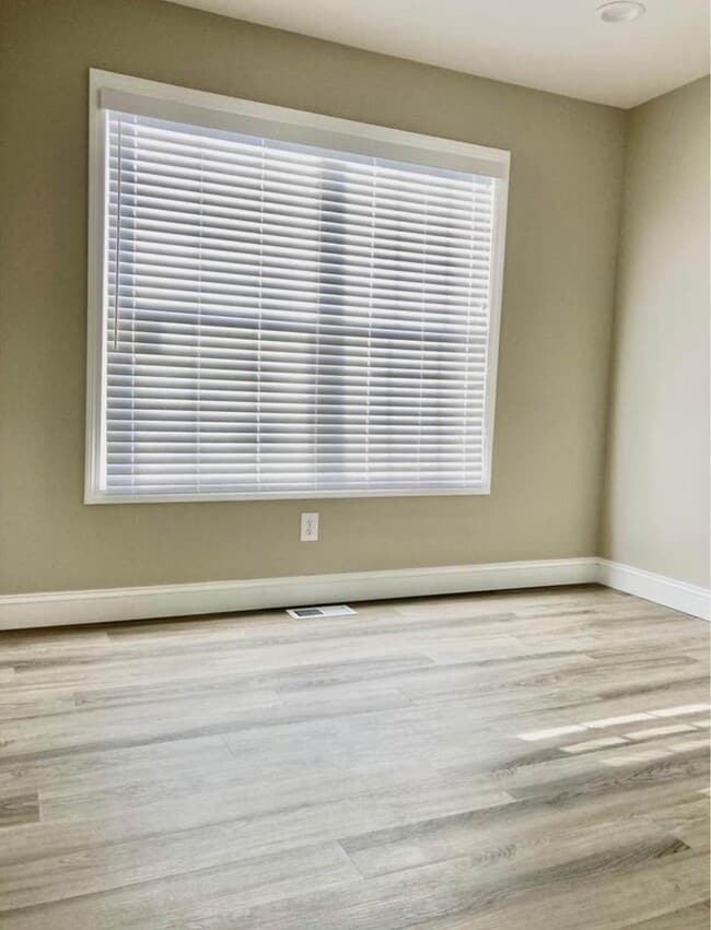 Building Photo - 1150 Maid Marian Ln