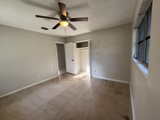 Building Photo - 7525 Sharbeth Dr S