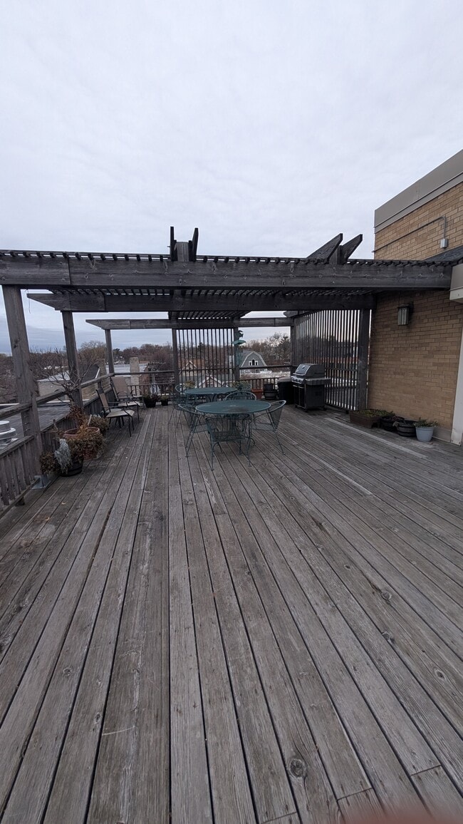 Building Photo - 1912 Dupont Ave S