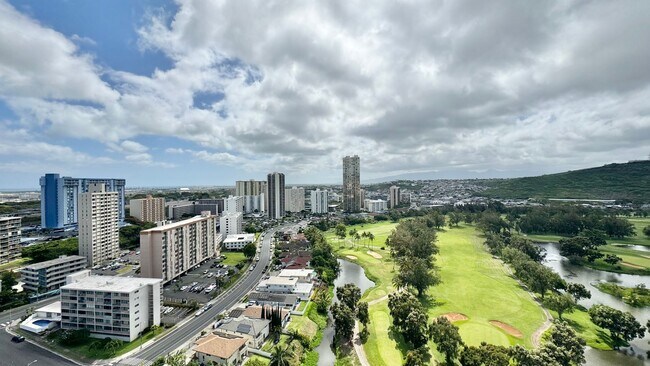 Building Photo - HIGHLY DESIRABLE 2 BED/2 BATH SPECTACULAR ...