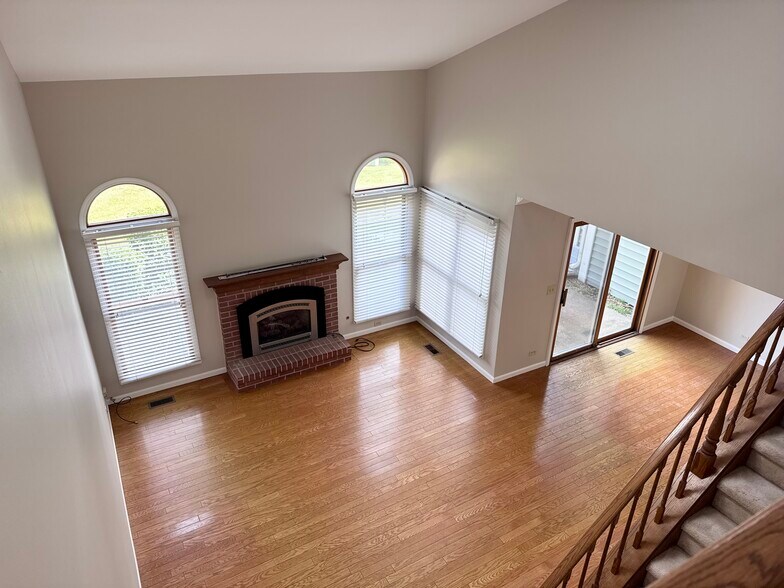 Building Photo - 292 Ripplebrook Ct