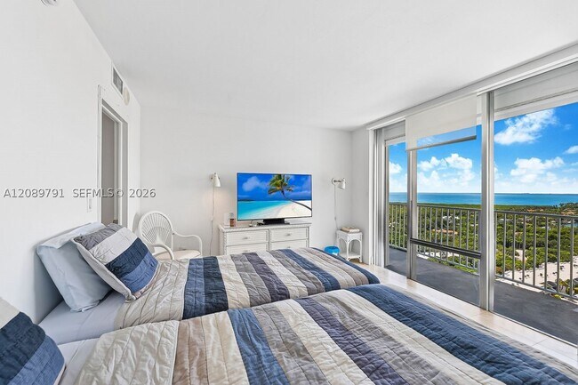 Building Photo - 881 Ocean Dr