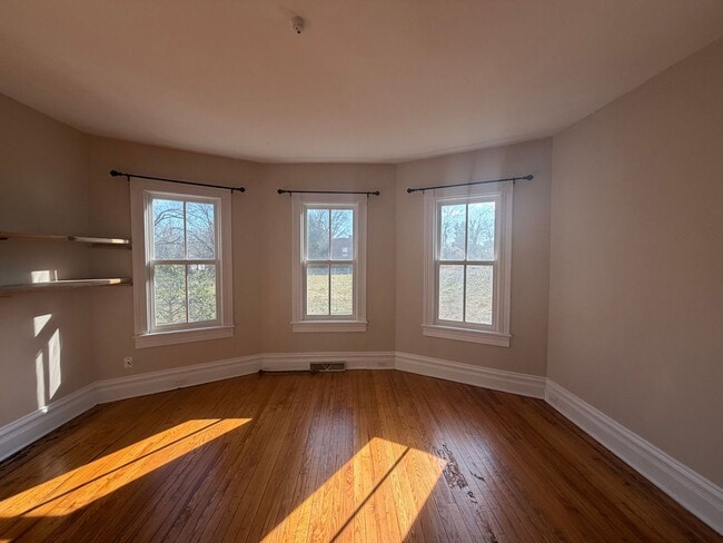 Building Photo - 5826 Railroad Ave