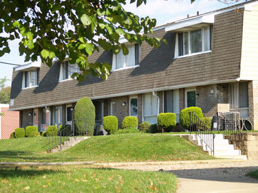 Building Photo - Franklin Square Townhomes