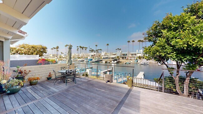 Building Photo - Beautifully Updated Spacious 3 Bed 3 Bath Home in Coronado Cays Available for Lease!