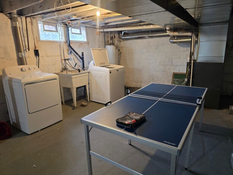 Building Photo - 6501 Deary St