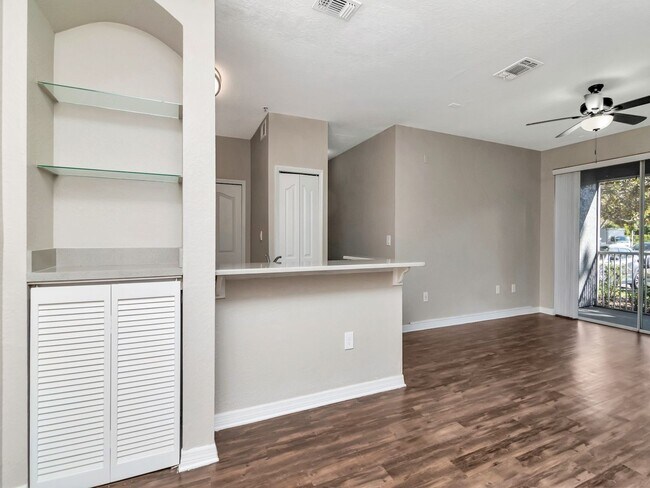 Building Photo - Ground Floor 2 Bedroom 1 Bathroom in Riverview, FL - Walk to Riverview Theater