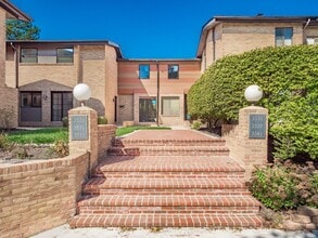 Building Photo - 3535 Sunset Dr