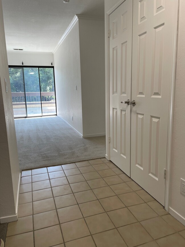Primary Photo - 328 N Villa Way