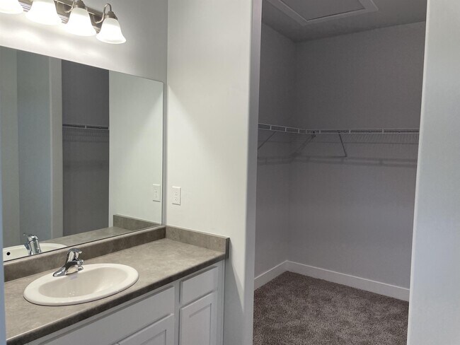 Building Photo - 302 W 435 N