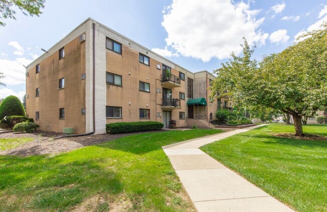 Building Photo - Remodeled Meadowood Condo Unit  3 beds 2 full baths (heat, water, sewer included great value)
