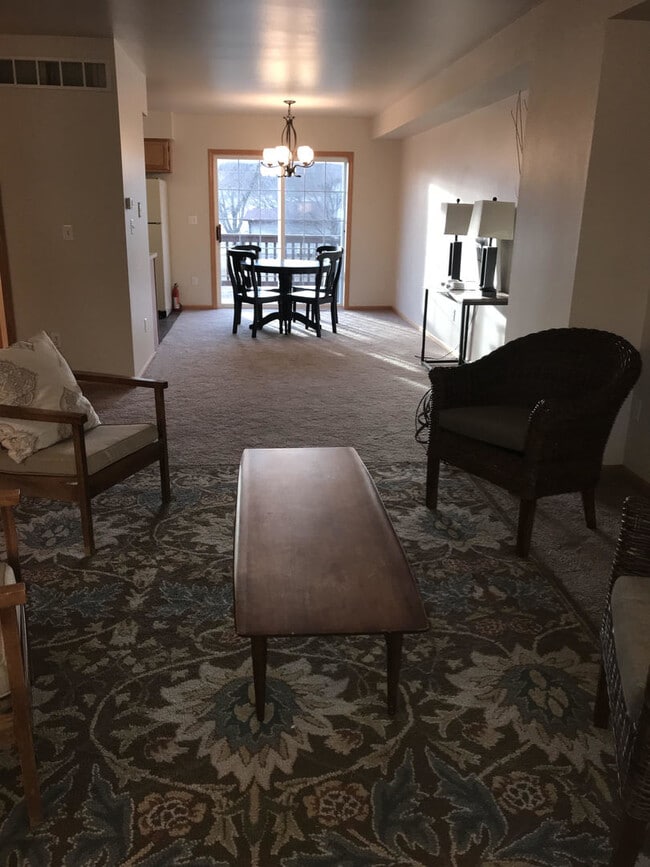 Building Photo - FALL 2026 AVAILABILITY!!!  2 bedroom, 2.5 bath condominium on Iowa City's east side