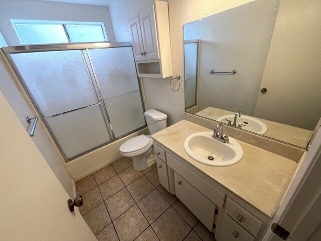 Building Photo - 2 Bedroom Townhouse Available NOW!