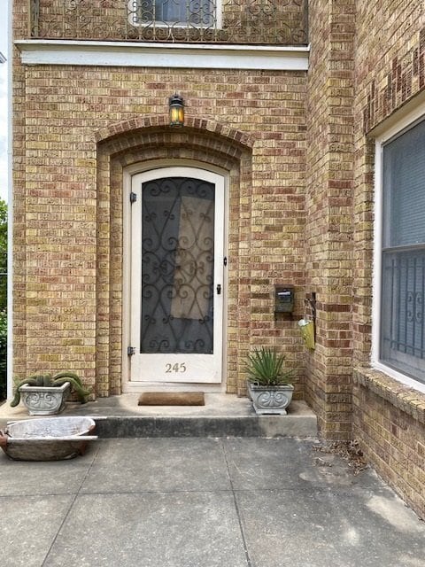 Building Photo - 245 E Lullwood Ave