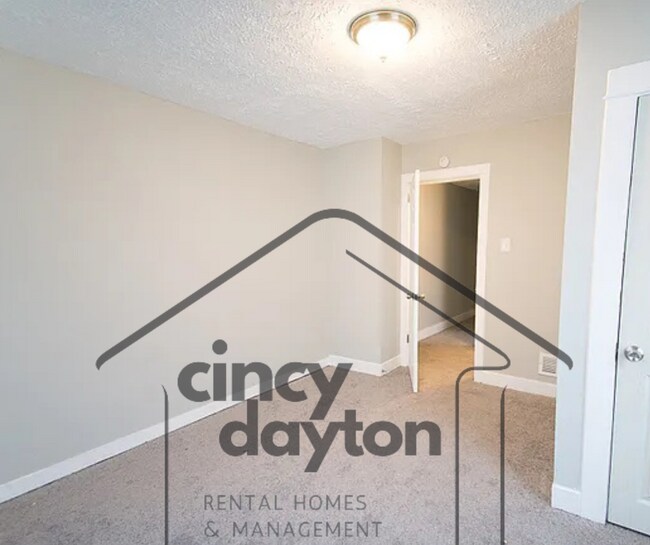 Building Photo - 3925 E 3rd St