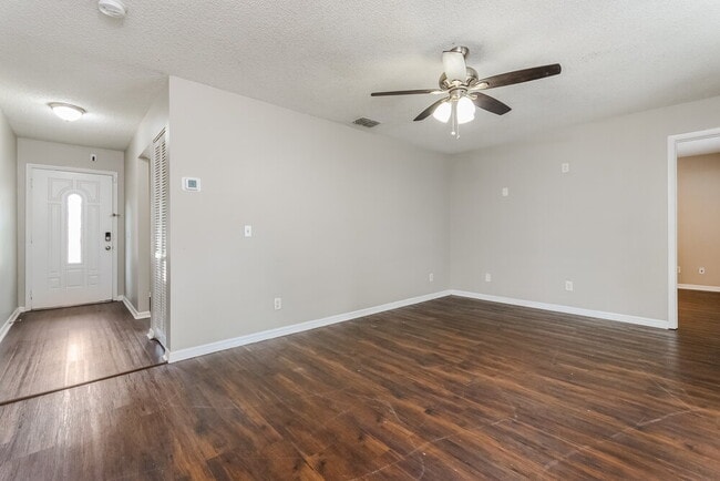 Building Photo - 718 Del Prado Dr