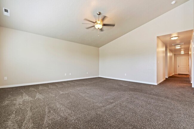 Building Photo - Available Now! 4b/2b Meridian Home