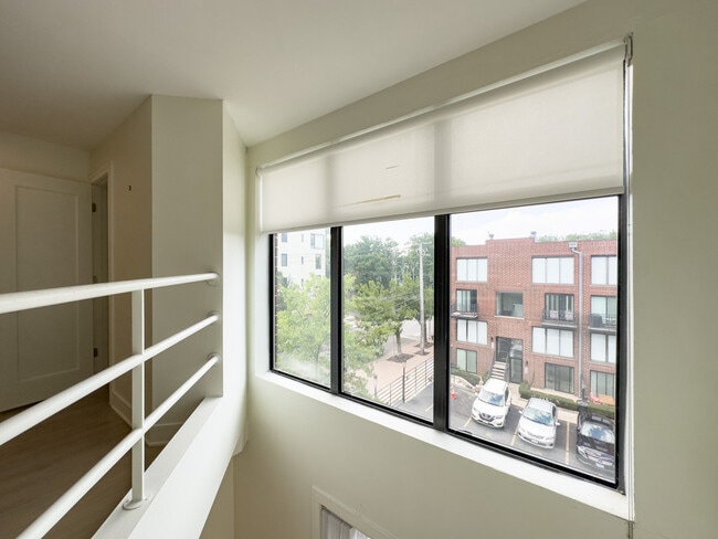 Building Photo - 947 W Grace St