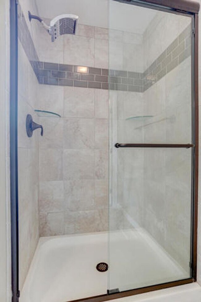 Building Photo - Beautiful 5 bed, 4 bath-Prairie Crossing, Mahomet - AVAILABLE NOW