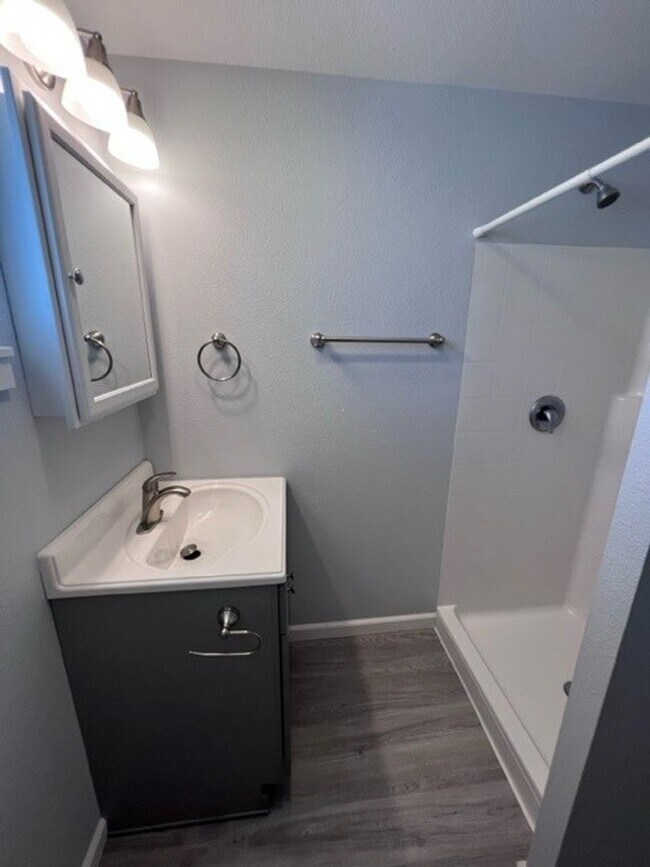 Building Photo - Beautiful Remodeled 2 Bedroom House!!