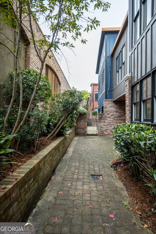 Building Photo - 118 Ruth Dr