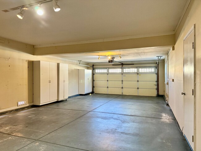 Building Photo - Beautiful Four-Bedroom Home Available in Folsom!