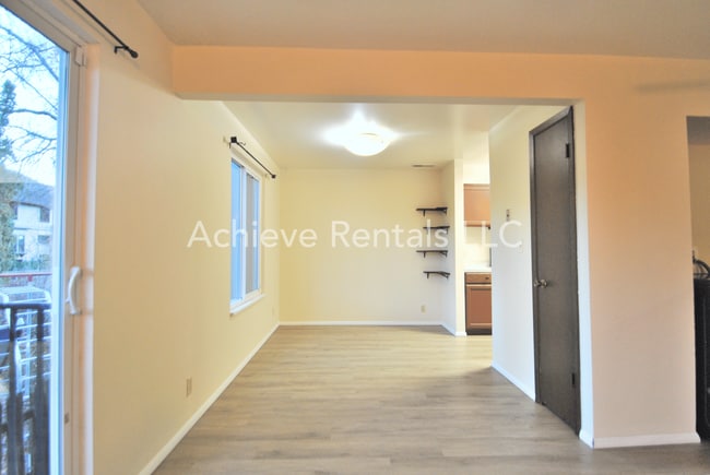 Building Photo - 167 E 100 N