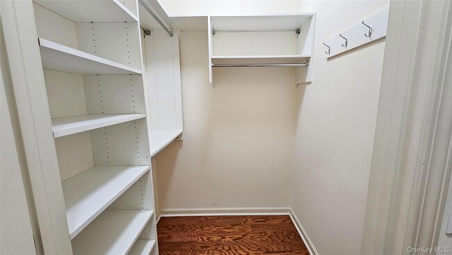 Building Photo - 106 Canter Ct