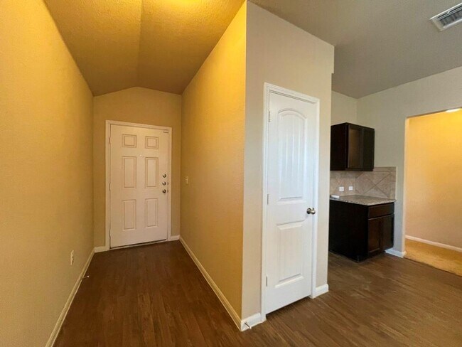 Building Photo - 3400 Ortman Dr