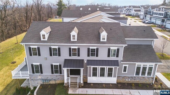 Building Photo - 37 Hillandale Dr