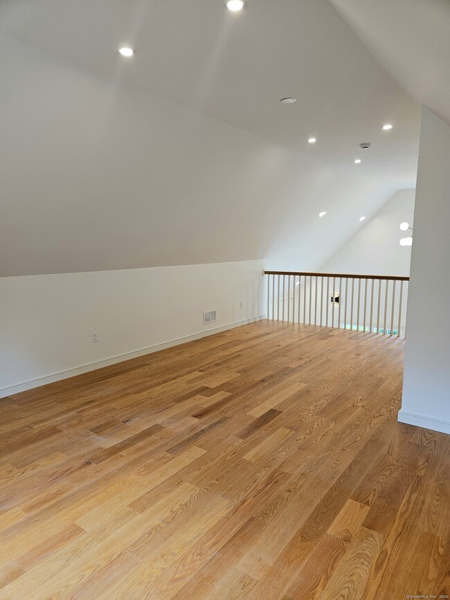 Building Photo - 15 N Brook St