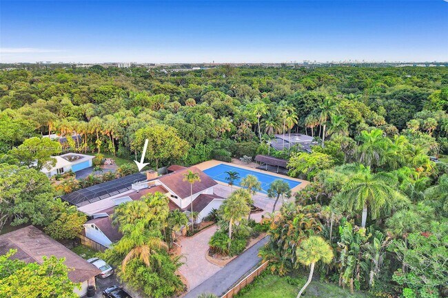 Building Photo - 2120 SW 28th Way