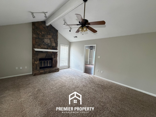 Building Photo - Stunning 3BR/2BA Memphis Home with Vaulted Ceilings & Rustic Fireplace!