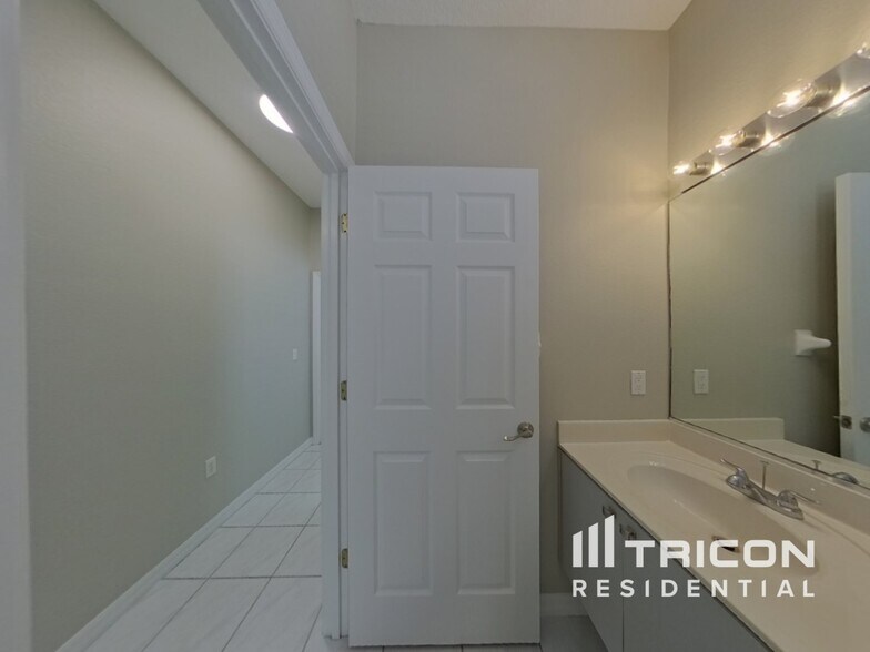 Building Photo - 3026 Woodland Fern Dr