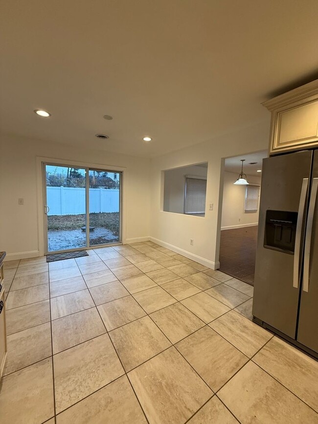 Building Photo - 25 Pembrook Ln