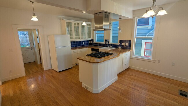 Building Photo - 816 Addison St