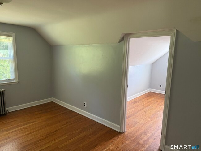 Building Photo - 156 Forest St