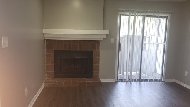 Building Photo - 906 Candlewood Dr NW