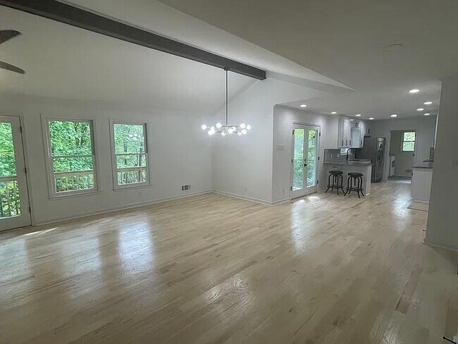 Building Photo - 160 Boxelder Ln