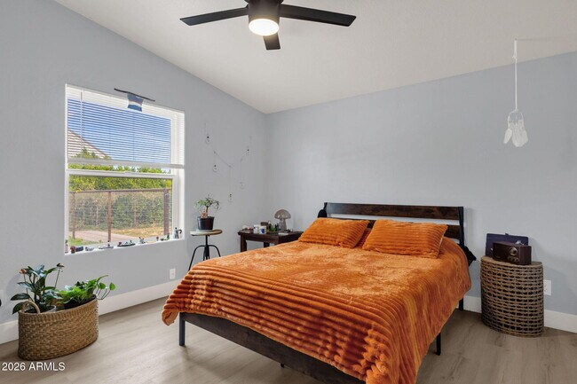 Building Photo - 851 W Quail Cir